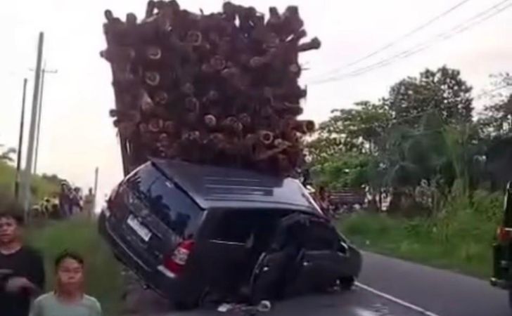 Truk-tabrak-innova-di-inhu.jpg