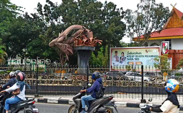 Tugu-Selais-patah.jpg