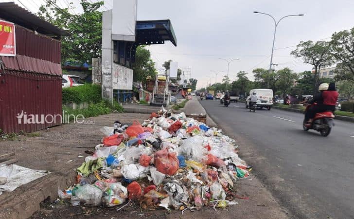 Tumpukan-sampah-di-hr-soebrantas.jpg