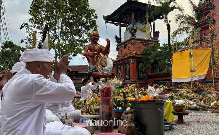 Umat-Hindu-di-Riau-Gelar-Tawur-Kesanga-di-Pura-Agung-Jagatnatha-Jelang-Nyepi.jpg