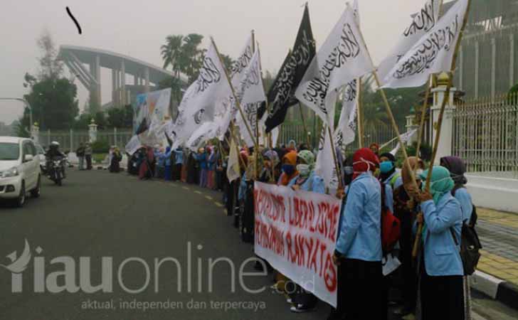 Unjuk-Rasa-Mahasiswa-Hizbut-Tahrir-Indonesia.jpg