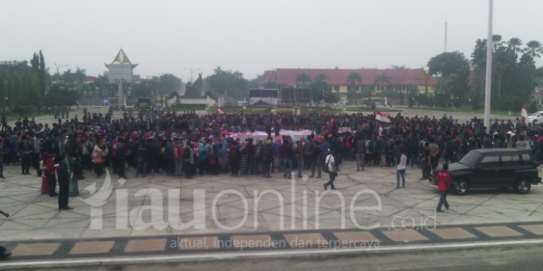 Unjuk-Rasa-Mahasiswa-di-Kantor-Gubernur-Riau.jpg