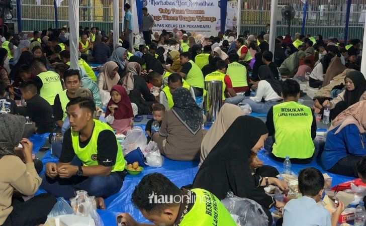 Untuk-Pertama-Kalinya-Warga-Binaan-Lapas-Pekanbaru-Buka-Puasa-Bersama-Keluarga.jpg