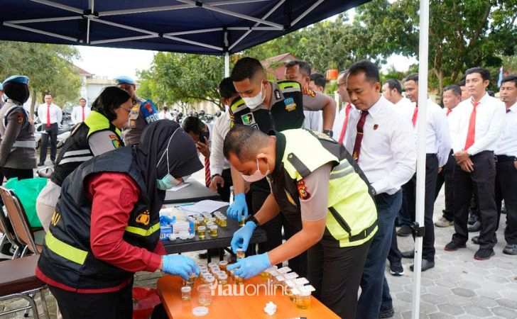 Usai-Tes-Urin-Tiga-Polisi-di-Riau-Dilaporkan-Positif-Gunakan-Narkoba.jpg