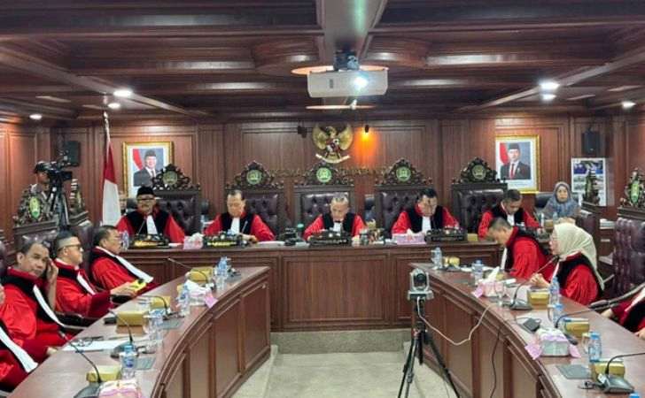Uya-Kuya-dan-Adies-Kadir-Bebas-Ahmad-Sahroni-Dinonaktifkan-6-Bulan.jpg