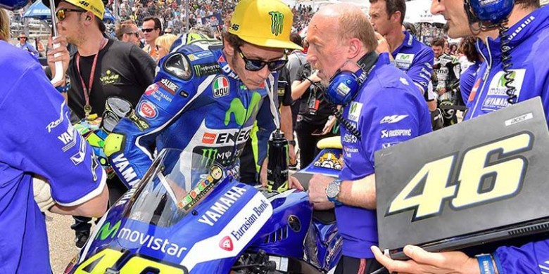 Valentino-Rossi-dan-Luca-Cadalora.jpg