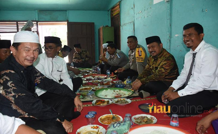 Wabup-Kampar-Makan-Bajambau.jpg