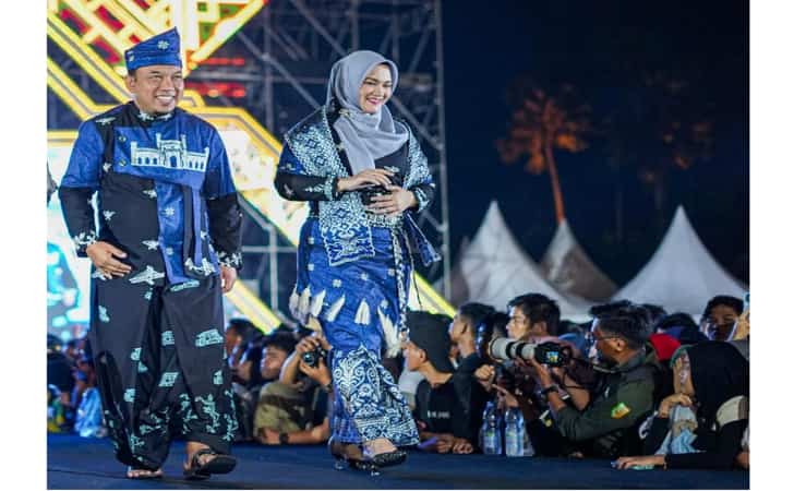 Wabup-Siak-dan-Istri-di-fashion-carnival.jpg