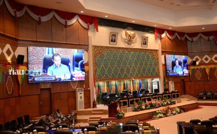 Wakil-DPRD-Riau-pimpin-Sidang-Paripurna.jpg