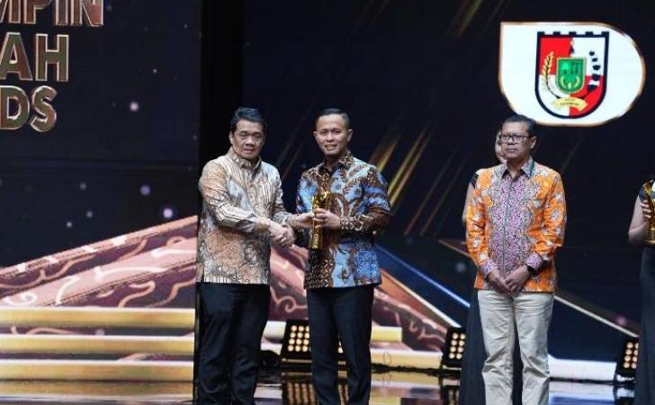 Wako-Agung-raih-penghargaan.jpg