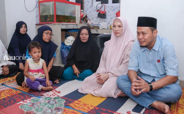 Wali-Kota-Pekanbaru-Agung-Nugroho-di-rumah-korban-bully.jpg