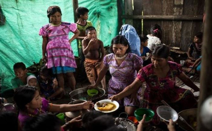 Wanita-di-La-Puria.jpg