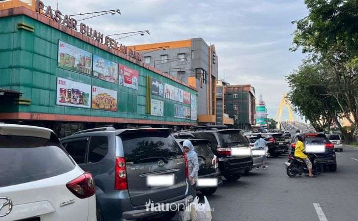 Warga-Keluhkan-Parkir-Semrawut-di-Pasar-Buah-Sudirman.jpg