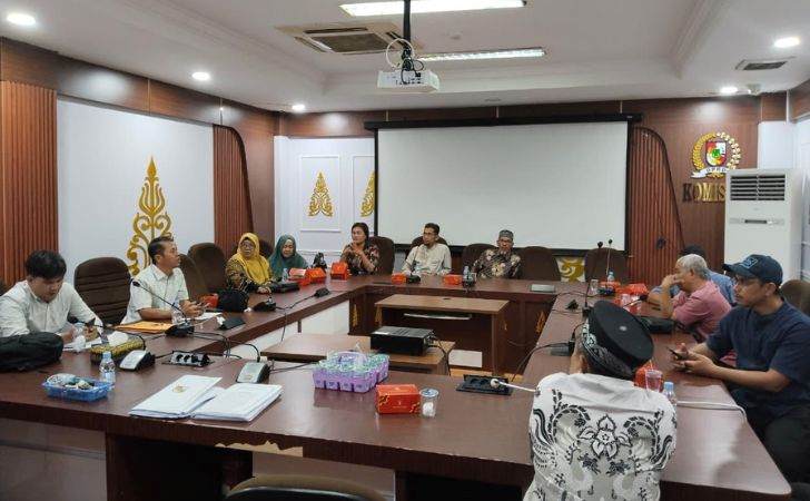 Warga-Labuh-Baru-Barat-Adukan-Banjir-ke-DPRD-Pekanbaru.jpg