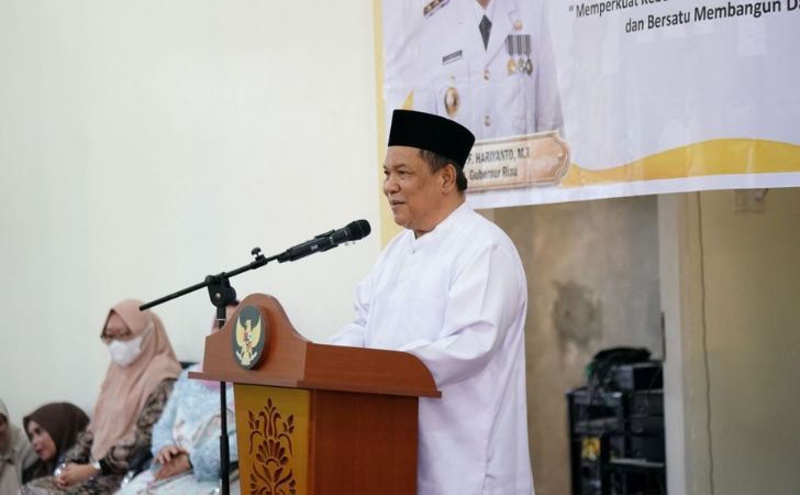 Warga-Muara-Basung-Sambut-Kehadiran-Plt-Gubernur-Riau-saat-Safari-Ramadan.jpg