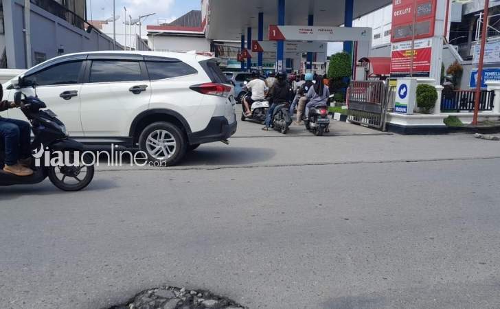 Warga-Pekanbaru-Mulai-Kesulitan-Dapatkan-Pertalite.jpg
