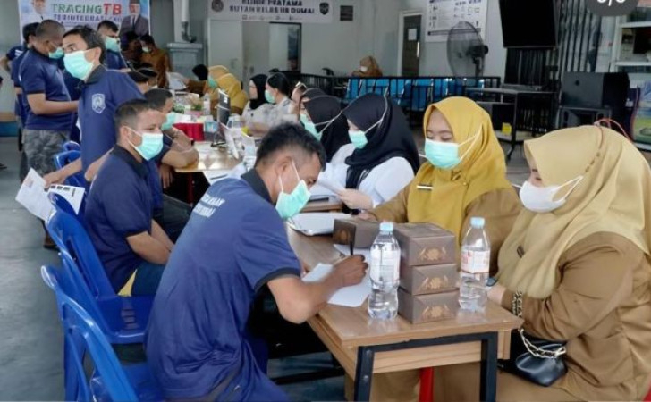 Warga-binaan-Rutan-Dumai-cek-kesehatan.jpg