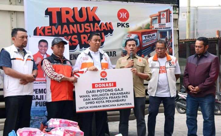 Wawako-dan-Pejabat-PKS-Pekanbaru-Potong-Gaji-untuk-Bantu-Korban-Bencana-Sumatra.jpg