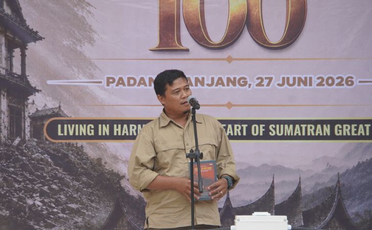 Yose-luncurkan-buku.jpg