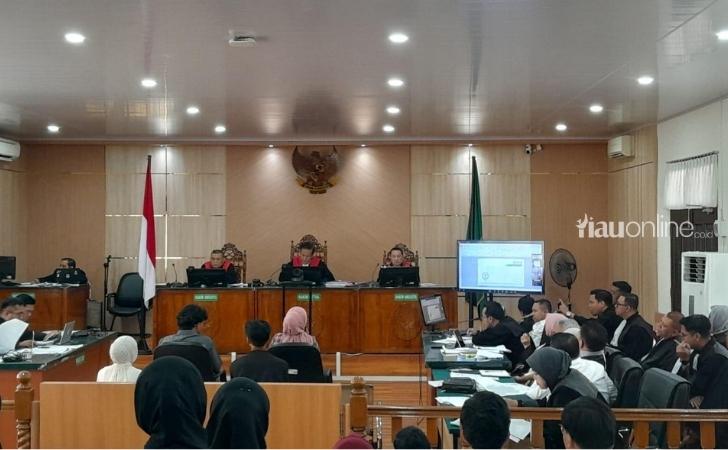 ajudan-pramusaji-saksi-sidang.jpg