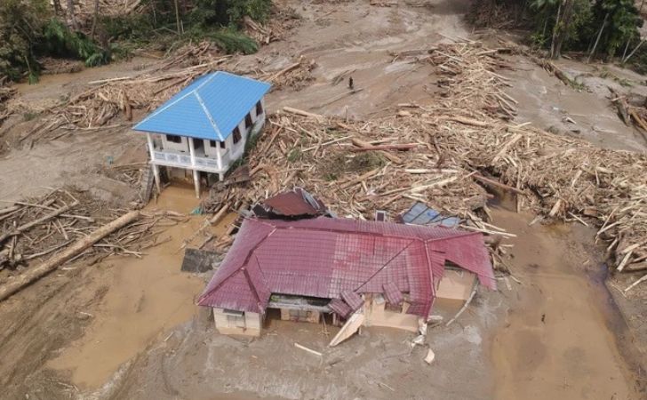 banjir-di-tapsel2.jpg