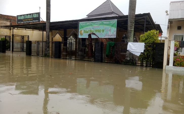 banjir-pekanbaru-panam.jpg