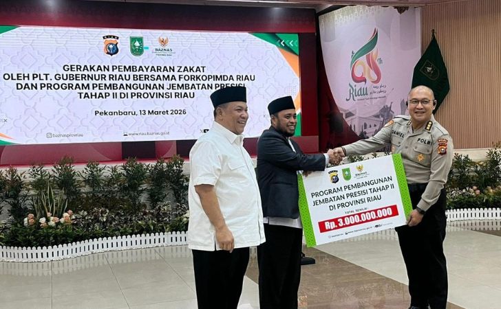 baznas-serahkan-zakat-ke-polda.jpg