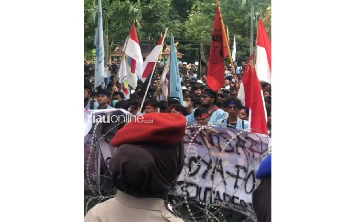 demo-di-dprd-riau3.jpg