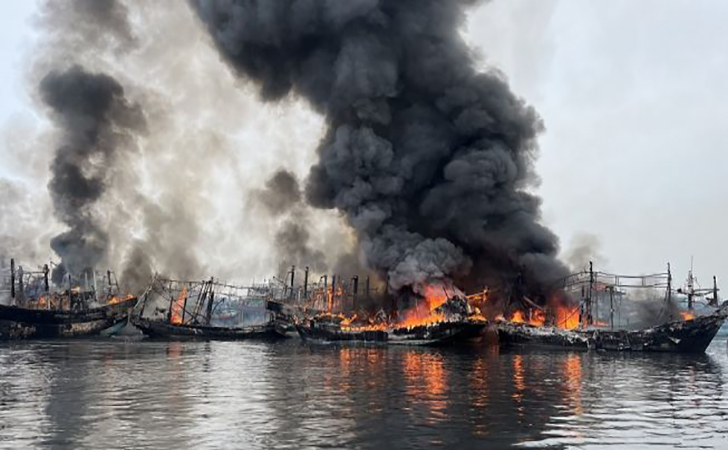 Kapal terbakar