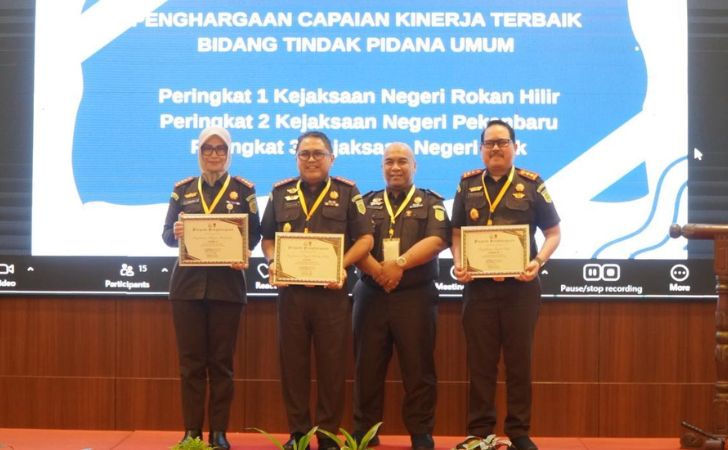 kejari-raih-4-penghargaan2.jpg