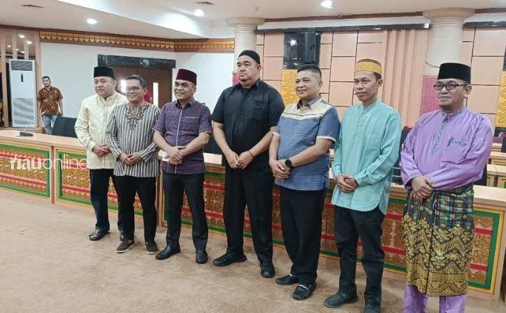 ketua-dprd-riau-dan-jajaran-fraksi.jpg