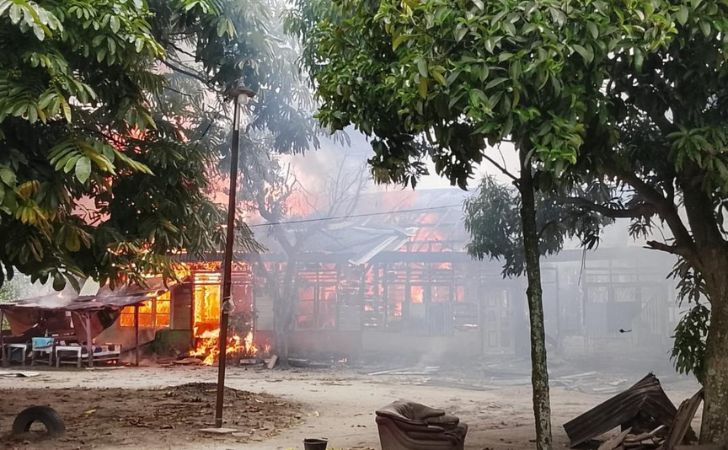 kontrakan-di-pasar-teleng-terbakar.jpg