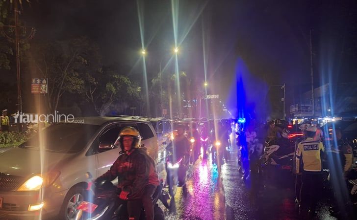 macet-Pekanbaru-di-malam-tahun-baru.jpg