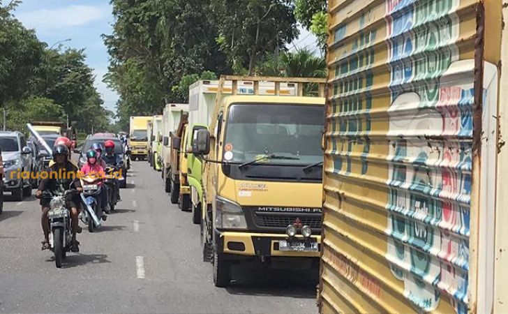macet-antrean-solar-di-pekanbaru.jpg