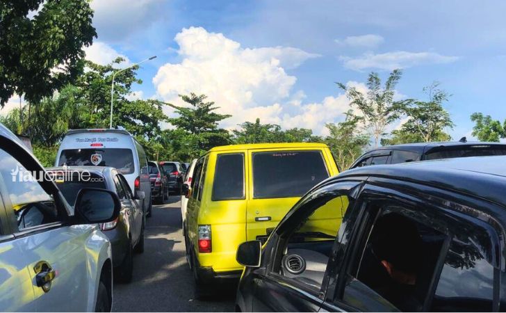 macet-di-jalan-menuju-The-Nice-Playland.jpg
