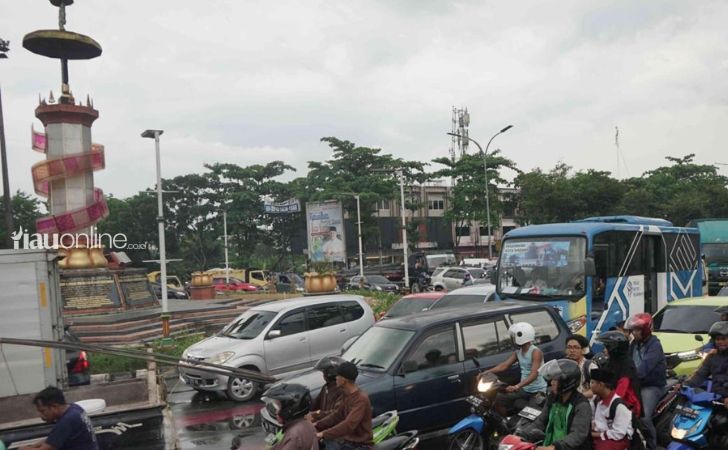 macet-di-kawasan-Tugu-Songket.jpg