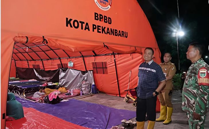 markarius-cek-posko-banjir-di-rumbai.jpg