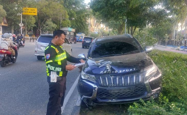 pajero-kecelakaan-di-sudirman.jpg