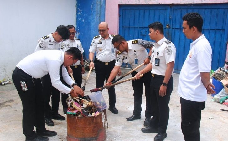 pemusnahan-barang-terlarang-di-lapas.jpg