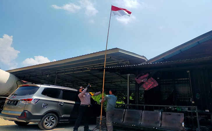 pengibaran-bendera2.jpg