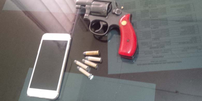 pistol-polisi-bandit.jpg