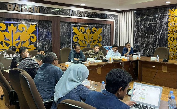 rapat-dprd-pekanbaru-pemko.jpg