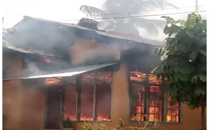 rumah-terbakr-di-kuansing.jpg