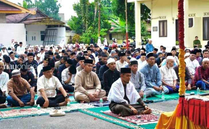 salat-idul-adha-brimob-polda-riau.jpg