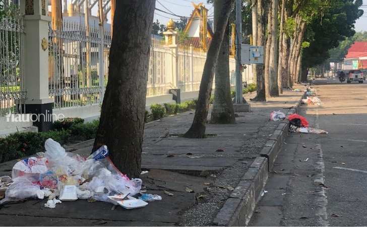 sampah-di-cut-nyak-dien.jpg