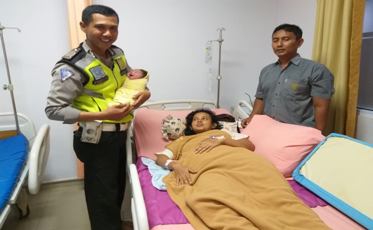 satlantas-bantu-ibu-hamil.jpg