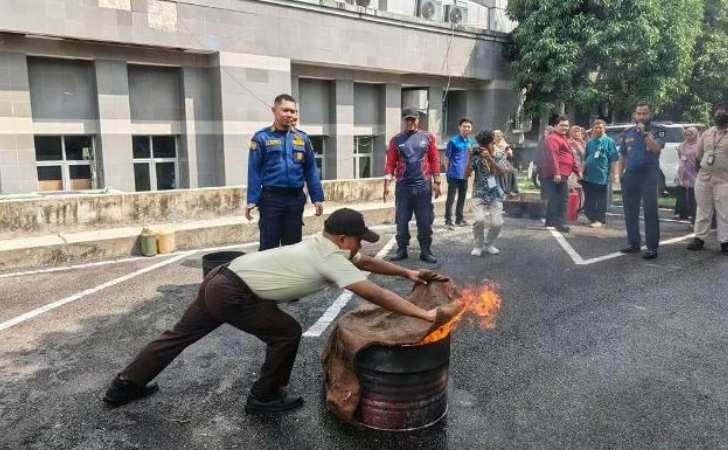 simulasi-kebakaran-di-fk-unri.jpg