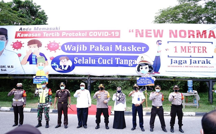 Tim Gabungan Polres, Kodim, dan Satpol PP Gresik, Menindak Tegas Masyarakat Tak Pakai Masker
