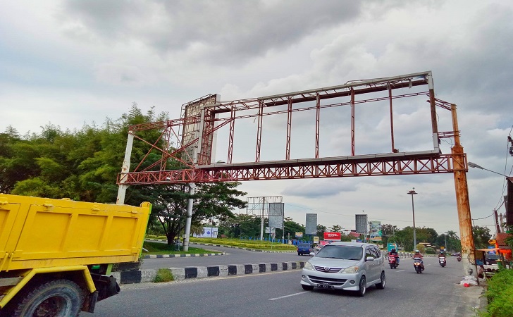 tiang-reklame.jpg