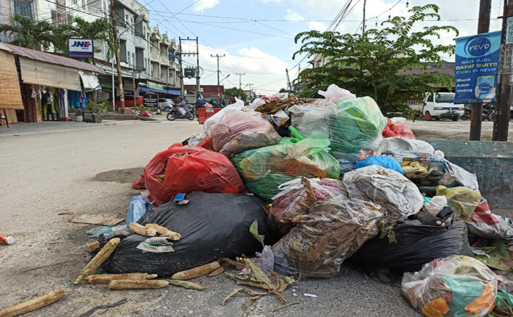 tumpukan-Sampah-di-pasar-kodim.jpg